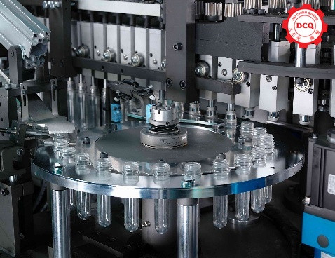 Fully automatic PET blow molding machine